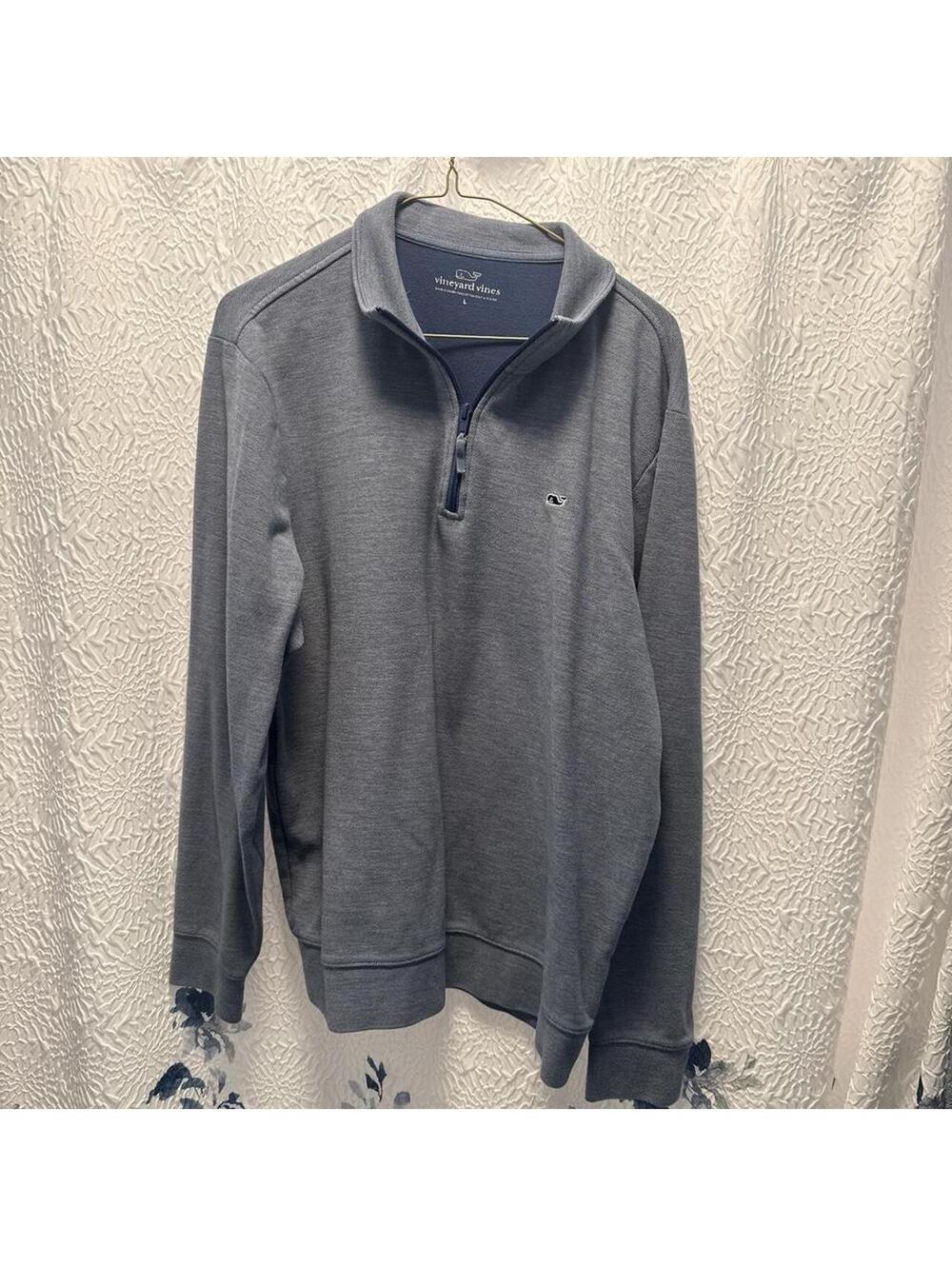 Vineyard Vines Men's Grey and Blue Sweatshirt